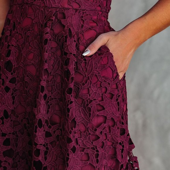 PICTURESQUE POCKETED CROCHET MIDI DRESS - BURGUNDY - Picture 9 of 9